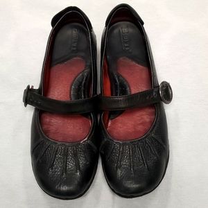 Born Mary Jane flats